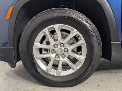 Used 2022 Chevrolet Traverse LS image 9