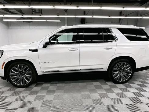 Used 2025 GMC Yukon Denali Ultimate AWD/4WD image 14