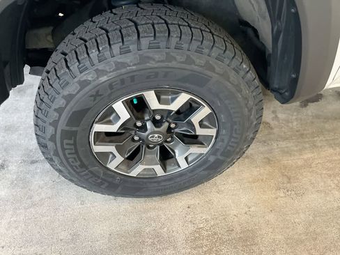 Certified 2021 Toyota Tacoma TRD Off-Road w/ Technology Package image 10