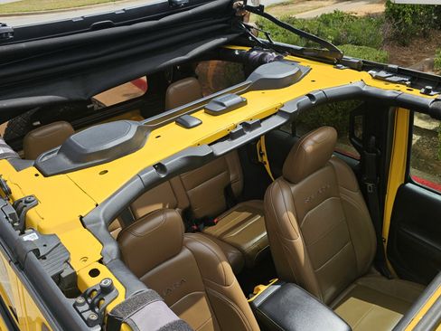 Used 2021 Jeep Wrangler Unlimited Sahara image 34