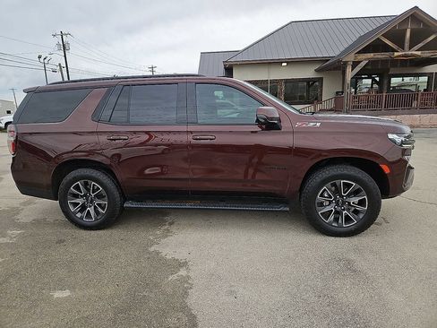 Used 2022 Chevrolet Tahoe Z71 w/ Luxury Package AWD/4WD image 9