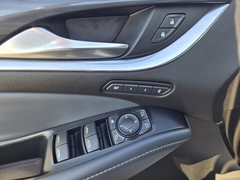 Used 2022 Buick Enclave Premium image 10