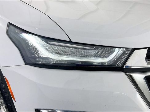 Used 2023 Chevrolet Traverse LT FWD image 40