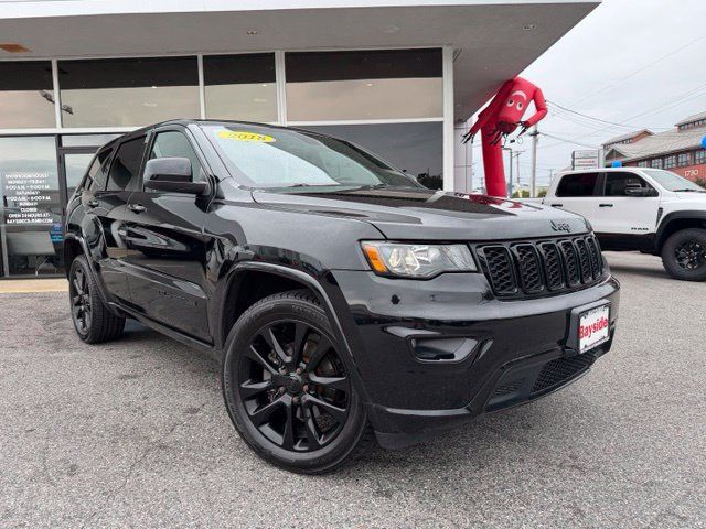 Used 2018 Jeep Grand Cherokee Altitude AWD/4WD image 2