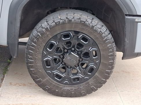 Used 2025 GMC Sierra 3500 AT4 AWD/4WD image 8