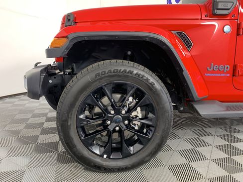 Used 2025 Jeep Wrangler Unlimited Sahara AWD/4WD image 12