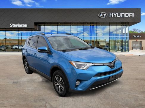 Used 2018 Toyota RAV4 XLE AWD/4WD image 3