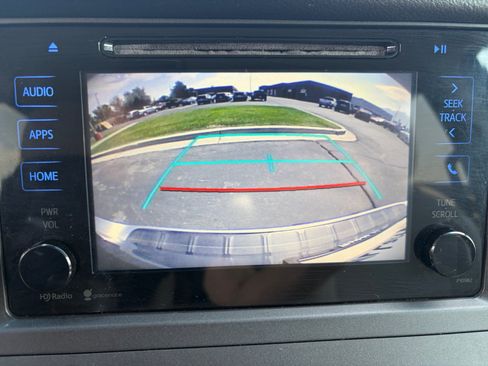 Used 2015 Toyota Sienna LE FWD image 21