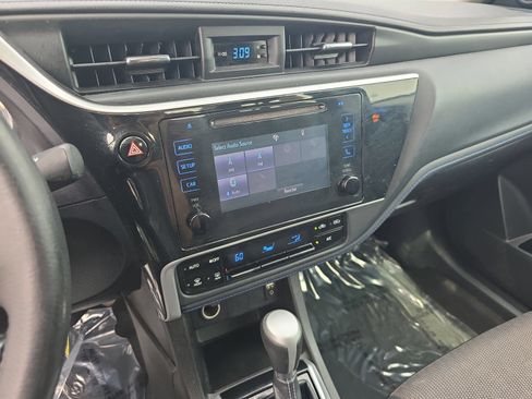 Used 2018 Toyota Corolla SE FWD image 20
