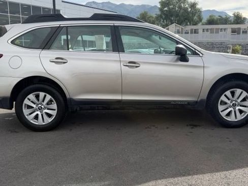 Used 2019 Subaru Outback 2.5i AWD/4WD image 2