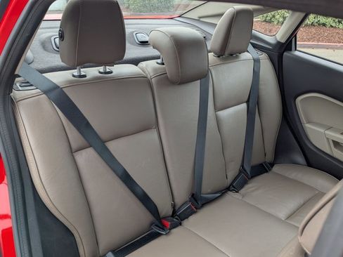 Used 2015 Ford Fiesta SE image 17