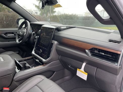 New 2026 GMC Yukon XL Denali w/ Denali Reserve Package image 30