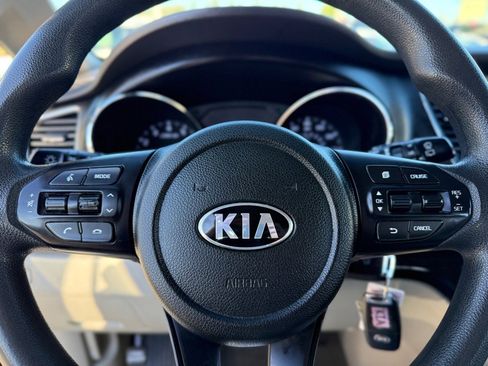 Used 2019 Kia Sedona L image 29