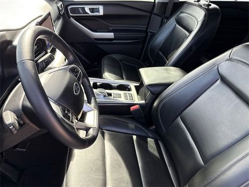 Used 2021 Ford Explorer XLT w/ Equipment Group 202A image 20