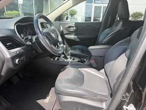 Used 2018 Jeep Cherokee Latitude Plus AWD/4WD image 14