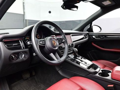 Certified 2024 Porsche Macan AWD/4WD image 4