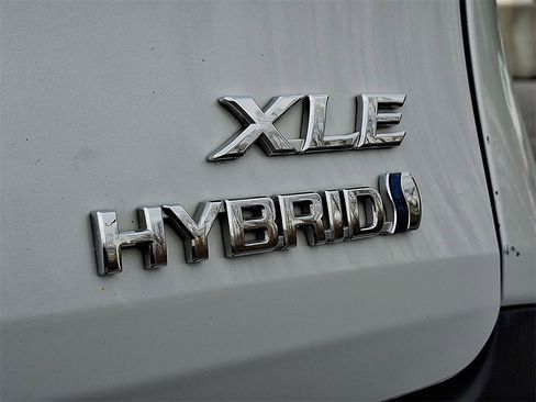 Certified 2024 Toyota Sienna XLE image 34