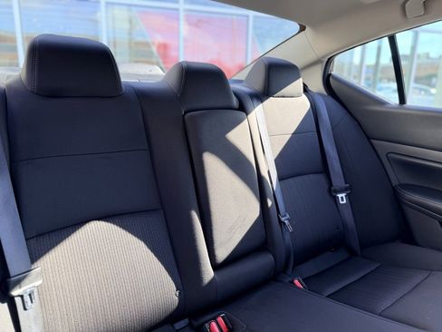 Used 2024 Nissan Altima 2.5 SV image 19