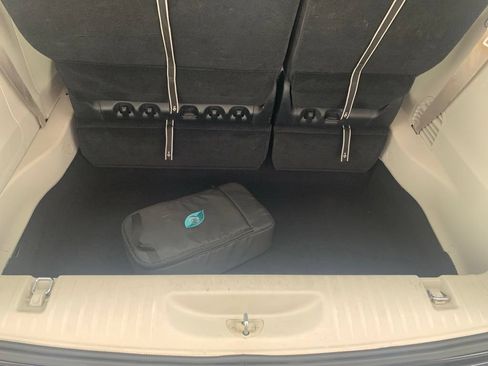 Used 2023 Chrysler Pacifica Touring-L FWD image 33