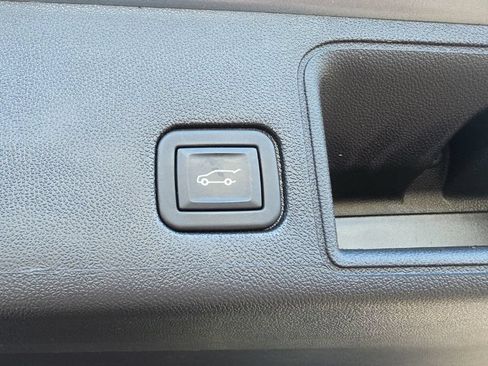 Certified 2023 GMC Terrain SLT w/ Infotainment Package II FWD image 13