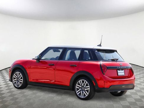 Used 2026 MINI Cooper 4-Door Hardtop FWD image 8