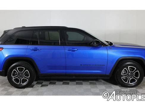 Used 2022 Jeep Grand Cherokee Trailhawk w/ Advanced Protech Group II AWD/4WD image 4
