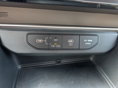 Used 2026 Kia Carnival FWD image 33