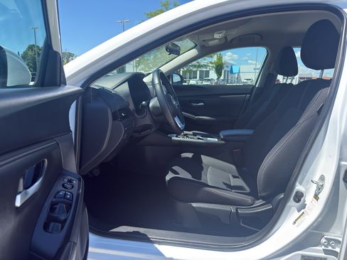 Certified 2024 Nissan Sentra SV w/ All-Weather Package FWD image 10