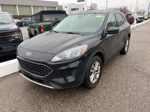 Certified 2022 Ford Escape SE image 2