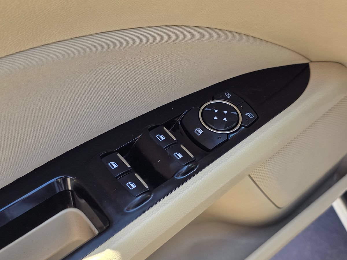 Used 2015 Ford Fusion SE FWD image 29