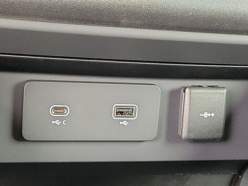 New 2023 Land Rover Defender 110 X image 17