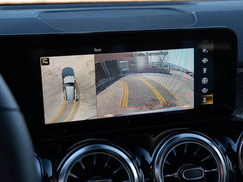 Used 2022 Mercedes-Benz GLB 250 GLB 250 image 34