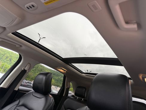 Used 2022 Ford Edge SEL w/ Convenience Package AWD/4WD image 11