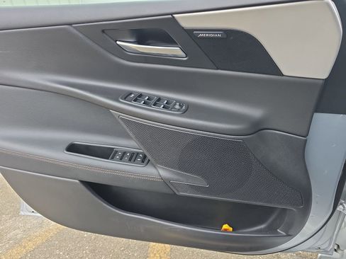 Used 2018 Jaguar XE Prestige image 31