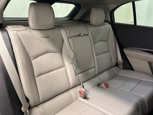 Used 2023 Cadillac XT4 Luxury w/ Cold Weather Package AWD/4WD image 22