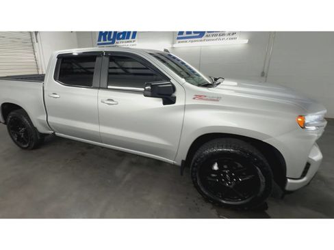 Used 2022 Chevrolet Silverado 1500 RST w/ LPO, Blackout Package AWD/4WD image 2