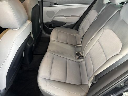 Used 2018 Hyundai Elantra SE image 19