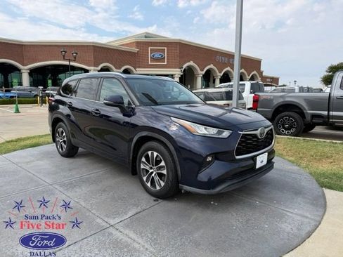 Used 2020 Toyota Highlander XLE AWD/4WD image 1