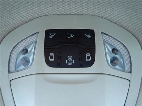 Used 2023 Chrysler Pacifica Touring-L FWD image 26