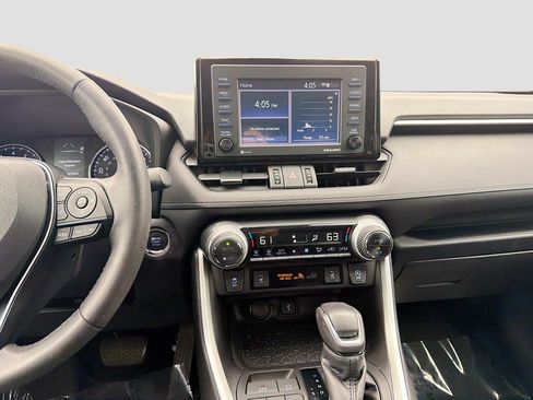 Used 2020 Toyota RAV4 XLE Premium image 19