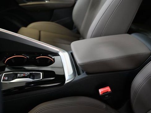 New 2025 Audi Q5 Prestige image 25