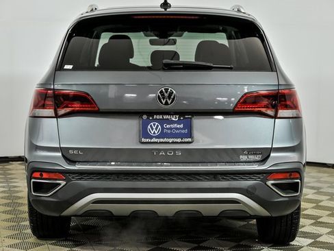 Certified 2022 Volkswagen Taos SEL w/ Panoramic Sunroof Package image 6