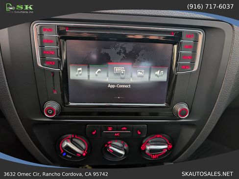 Used 2017 Volkswagen Jetta SE image 25