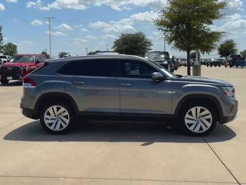 Used 2023 Volkswagen Atlas Cross Sport SE FWD image 9