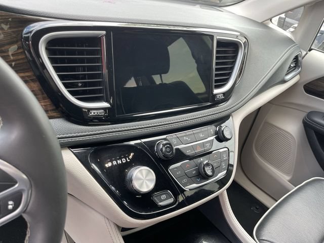 Used 2023 Chrysler Pacifica Limited FWD image 6