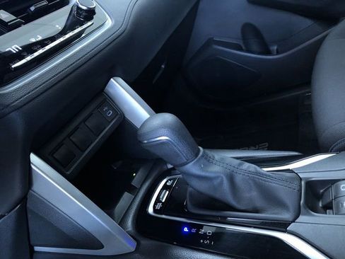 Certified 2024 Toyota Corolla Cross SE image 29