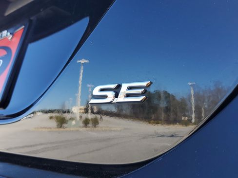 Certified 2022 Toyota Camry SE image 7