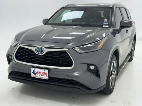 Used 2023 Toyota Highlander XLE image 4