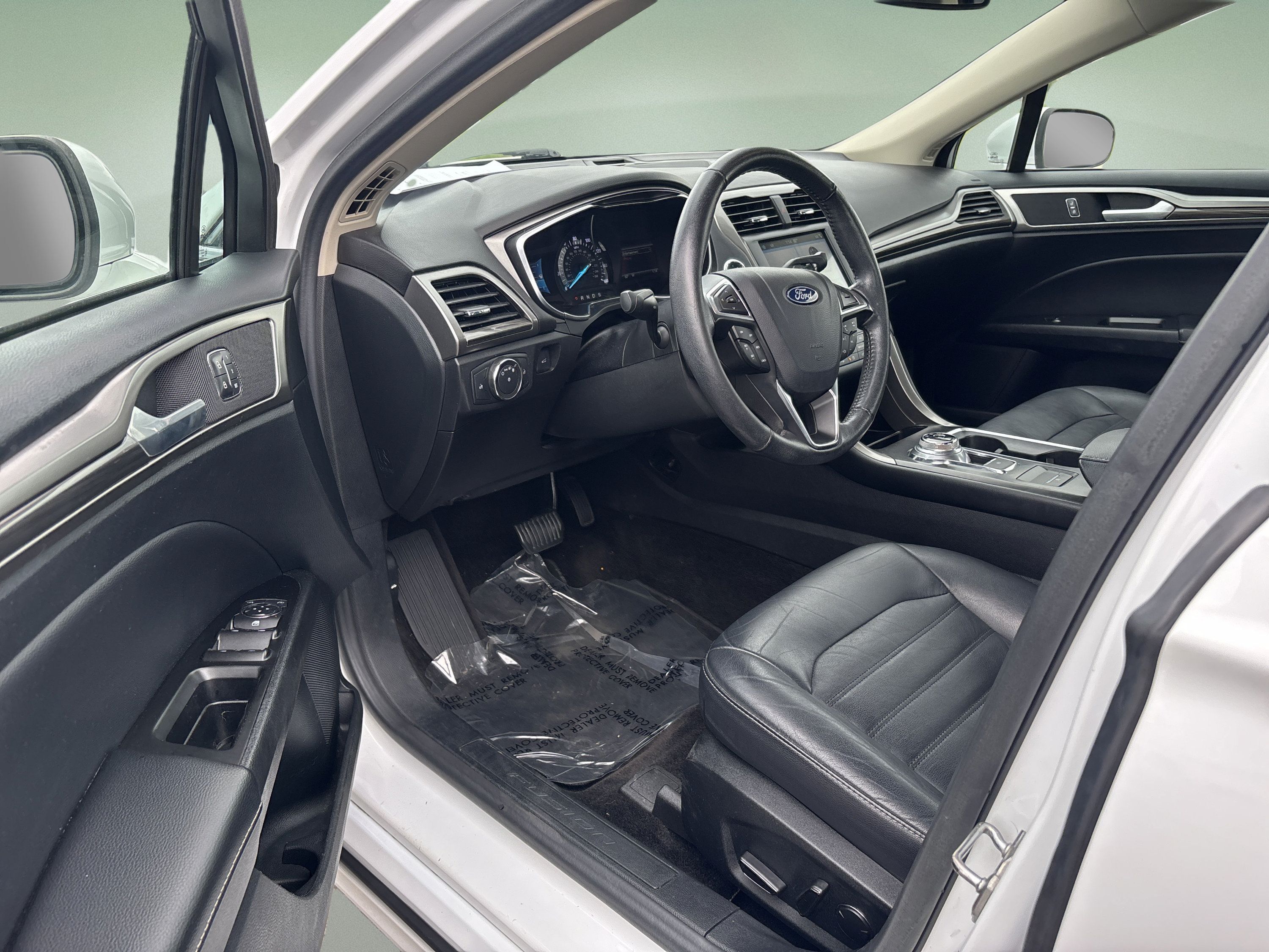 Used 2018 Ford Fusion SE w/ Fusion SE Technology Package FWD image 13