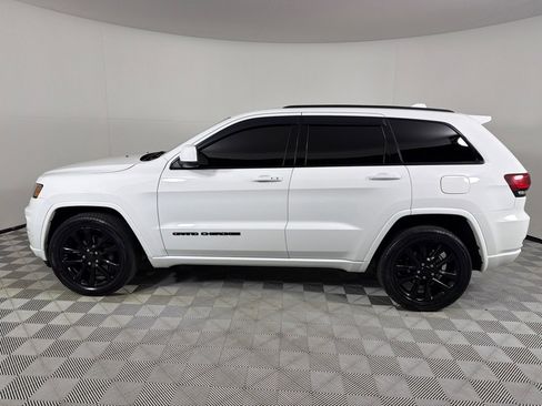 Used 2018 Jeep Grand Cherokee Altitude image 9